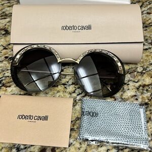Roberto Cavalli RC 1144 Round Sunglasses – Gold Crystal Brow, Full Set
FIRM
